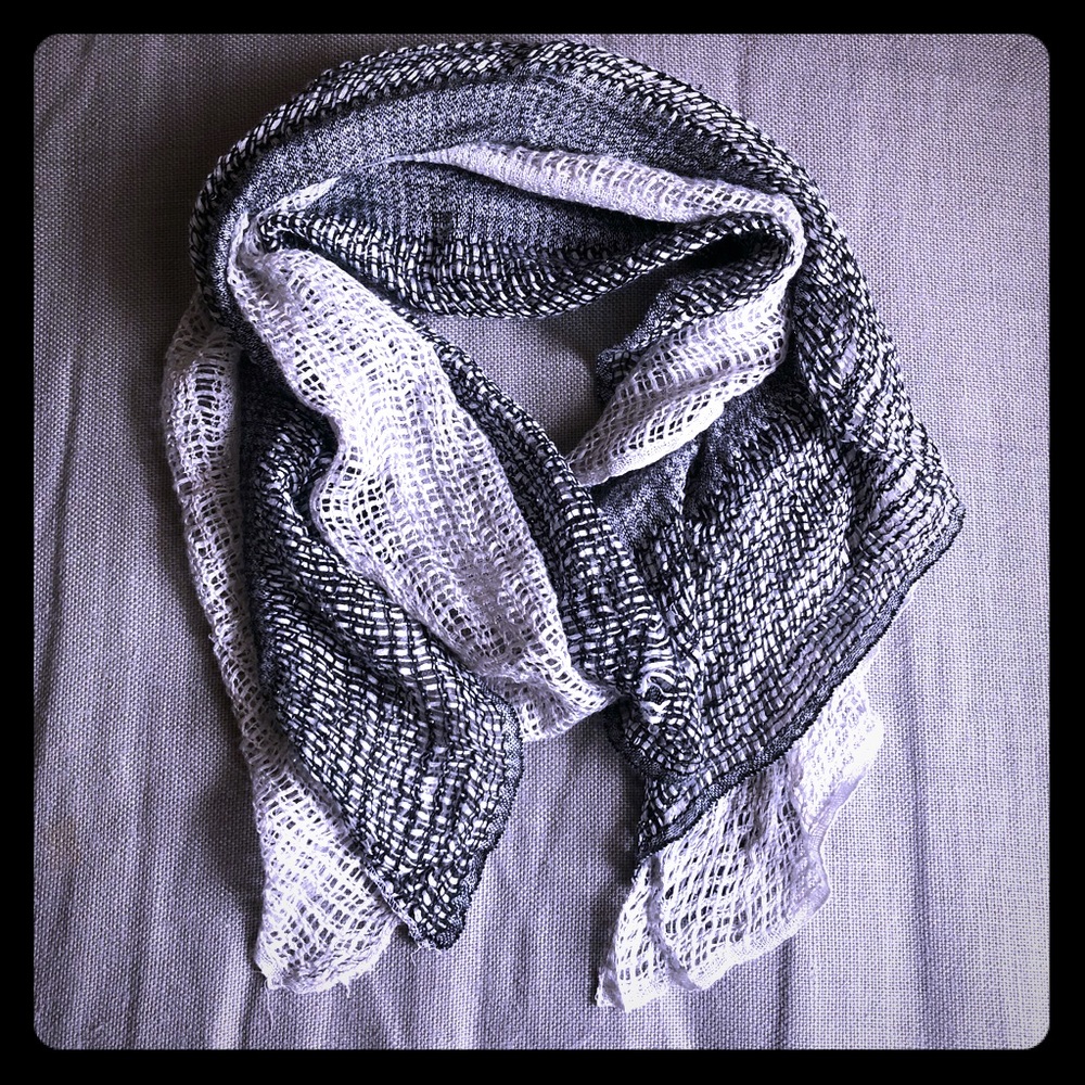 Black/grey/silver 🧣 scarf